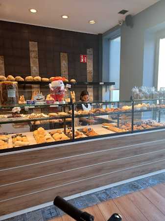 Fotografia tomada fuera de La Botiga Del Pa - Forn de pa en Banyoles, Girona