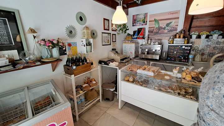 Fotografia tomada fuera de La Boulangerie - Panadería en Granada, Granada