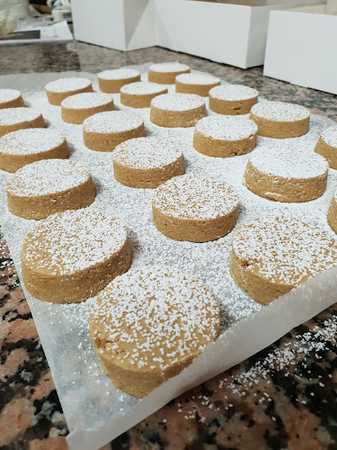 Fotografia tomada fuera de La Boutique de las Tartas - Panadería en Muriedas, Cantabria