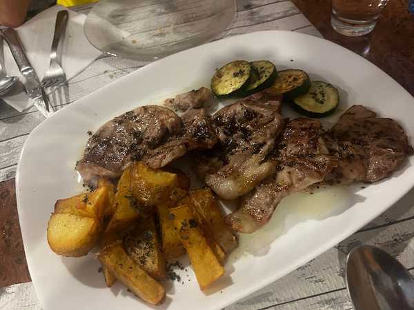 Fotografia tomada fuera de La Cabaña Bar Merendero - bares en Yebra de Basa, Huesca