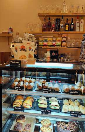 Fotografia tomada fuera de La Cachiterie Girona - cafeterías en Salt, Girona