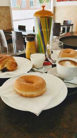 Fotografia tomada fuera de La Cantonada Cafetería Panadería y Degustación - Cafeteria en Granollers, Barcelona