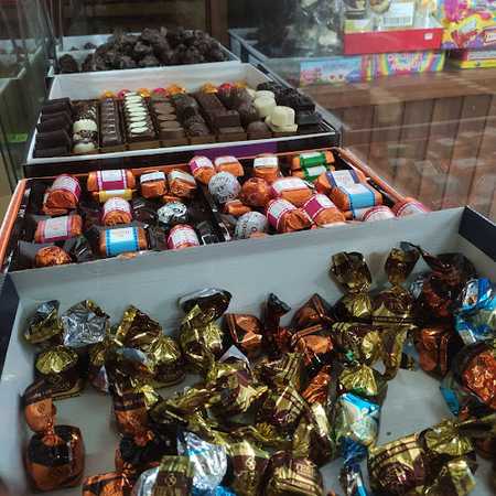 Fotografia tomada fuera de La Casa del Caramelo - Pastelería en Langreo, Asturias