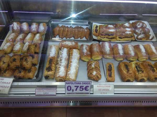 Fotografia tomada fuera de La Casa del Dulce - Panadería en Colmenarejo, Madrid
