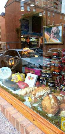 Fotografia tomada fuera de La Casa del jamón/ Distribuciones Bastida - Tienda de alimentación en Miranda de Ebro, Burgos