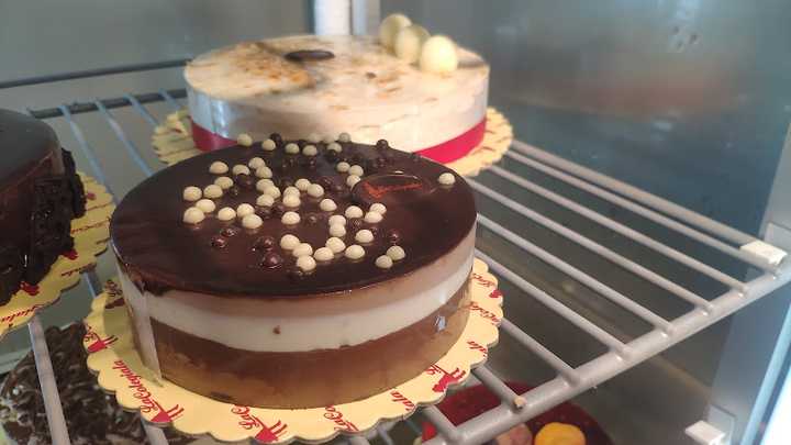 Fotografia tomada fuera de La Colegiala - Panadería en Orihuela, Alicante