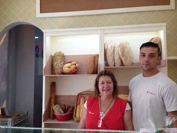 Fotografia tomada fuera de La Colegiala - Panadería en Orihuela, Alicante