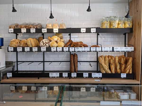 Fotografia tomada fuera de La Crujiente Panadería - Panadería en Liencres, Cantabria
