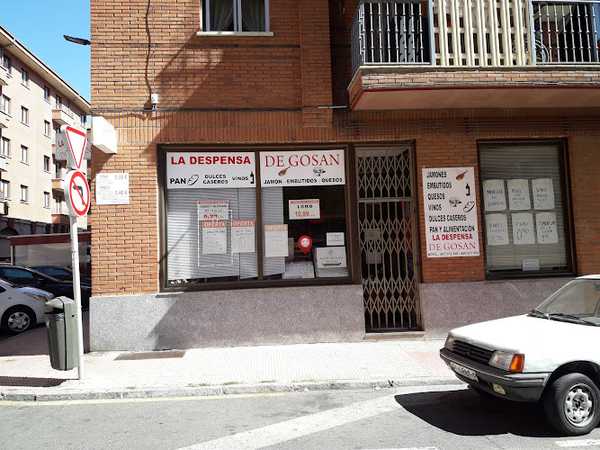 Fotografia tomada fuera de La Despensa de Gosan Pan Vinos - Tienda de alimentación en Ávila, Álava